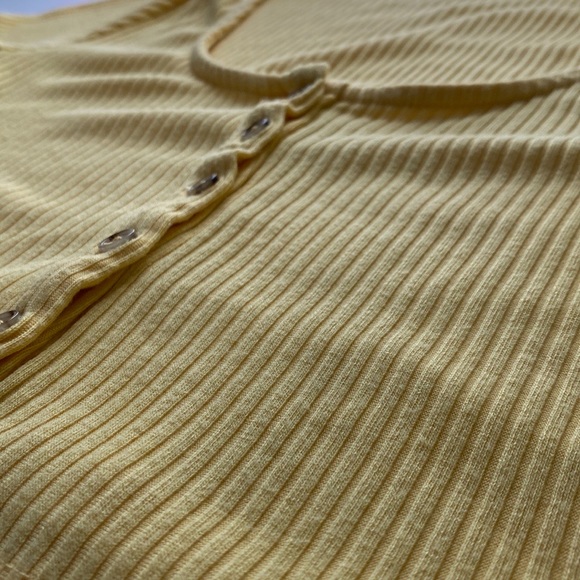 BLĀSHE, YELLOW TOP, SHORT SLEEVED, U TOP, SMALL - Picture 7 of 7